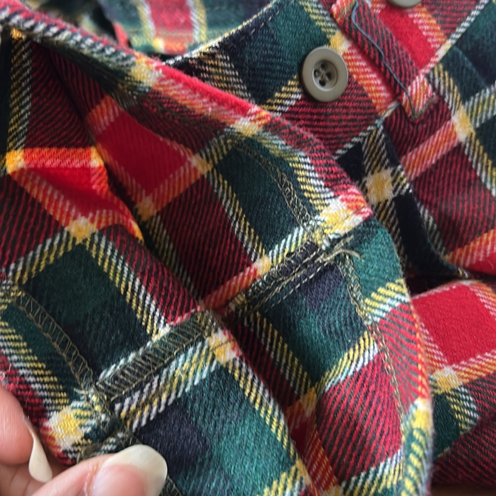 BENETTON Vintage red and green plaid pants. Cuffs at bottom. Size Small. - Picture 11 of 13